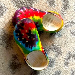 Tye die crocs ! 🌈